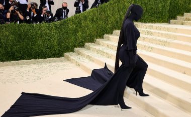 Kim Kardashian 'luftoi kundër' pamjes së saj të maskuar në Met Gala 2021