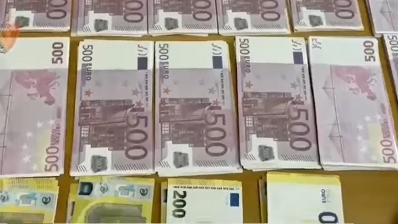 Kapen mbi 1 milion euro të falsifikuara në aeroportin e Rinasit, arrestohet kamerunasi