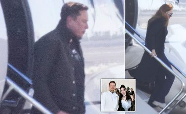 Pak muaj pas ndarjes nga Grimes, Elon Musk shihet nën shoqërinë e një gruaje misterioze duke dalë nga aeroplani i tij privat