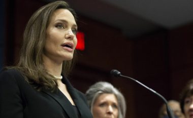 Angelina Jolie mezi i mbajti lotët në fjalimin emocionues për dhunën ndaj femrave