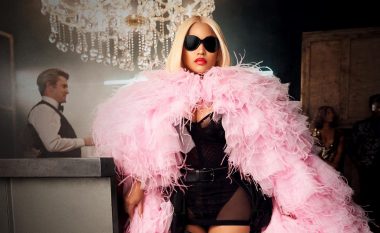 Nicki Minaj vesh një pamje të guximshme të të brendshmeve në klipin e ri