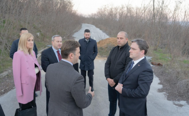 Bujar Osmani në takim me ministrin serb, diskutojnë për pikën kufitare Llojan – Miratoc