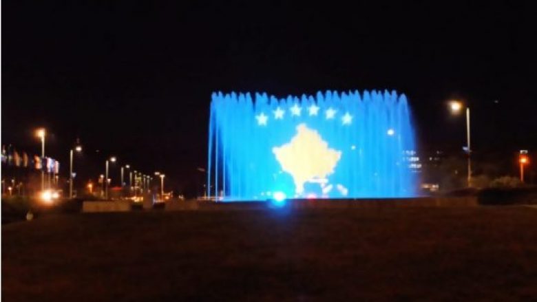 Shatërvani i Zagrebit ndriçohet me flamurin e Kosovës në nderë të 14 vjetorit të Pavarësisë