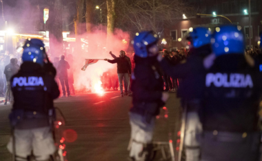 Përleshje e ashpër mes tifozëve dhe policisë, pas ndeshjes Cagliari-Napoli
