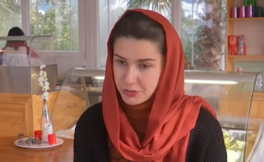 Dy vajza afgane hapin restorant në Shqipëri, do të gatuajnë ushqime tradicionale për rreth njëmijë refugjatë