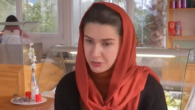 Dy vajza afgane hapin restorant në Shqipëri, do të gatuajnë ushqime tradicionale për rreth njëmijë refugjatë