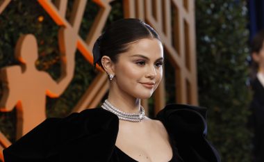Selena Gomez mahniti me një gjerdan diamanti me vlerë një milion dollarë në “SAG Awards 2022”