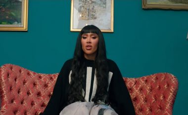 Semi Jaupaj publikon këngën e re "Mos u kthe", teksti i saj dedikim për historinë Bora-Donald?