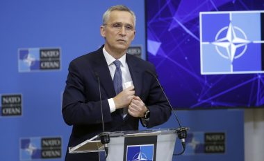 Stoltenberg thotë se nuk ka ende shenja në terren për të konfirmuar tërheqjen e trupave ruse nga zonat kufitare me Ukrainën