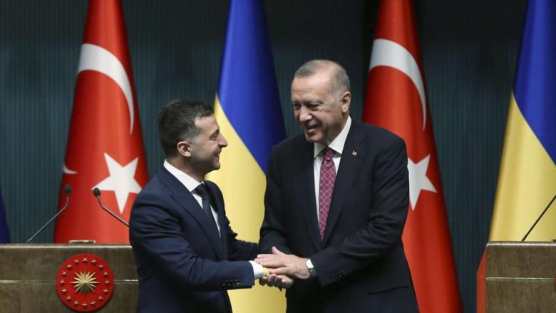 Erdogan pas takimit me presidentin ukrainas në Kiev: Ne mbështesim integritetin territorial të Ukrainës, përfshirë Krimenë