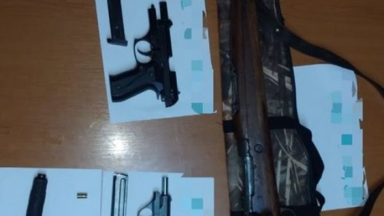 Sekuestrohen tri armë në Hajvali të Prishtinës
