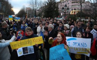 Protestë para ambasadës ruse në Tiranë, kërkohet ndalja e luftimeve në Ukrainë