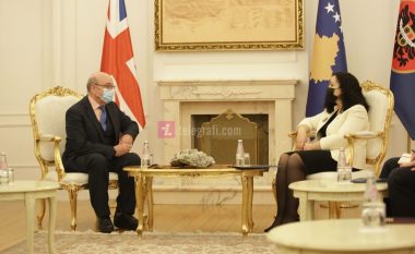 ​Presidentja Osmani takohet me emisarin britanik Peach