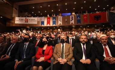 Presidentja Osmani takoi në Turqi përfaqësues të mërgatës së Kosovës