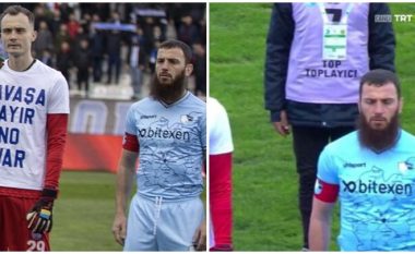 Të gjithë veshën fanellën ‘kundër luftës’, por kapiteni turk i Erzurumsporit e refuzoi për një arsye të 'çmendur'