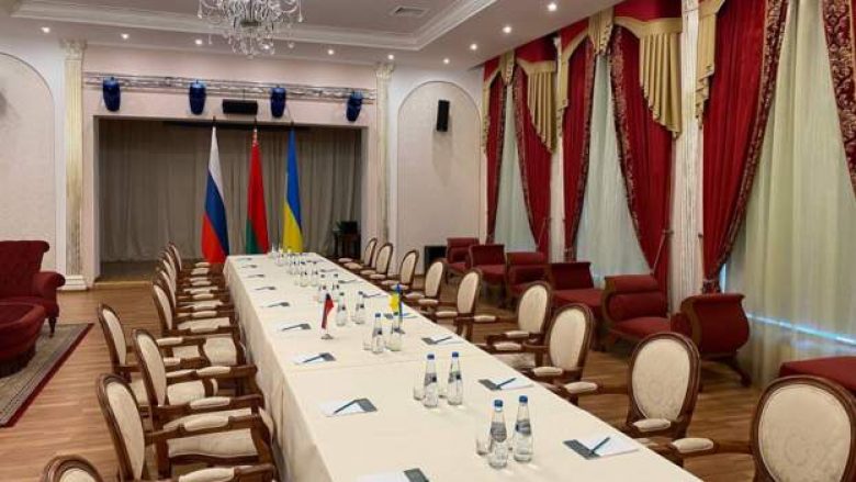 Delegacioni ukrainas mbërrin në kufirin me Bjellorusinë për bisedime me Rusinë