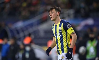 Fenerbahce e përjashtoi nga skuadra, Mesut Ozil vjen me një mesazh për klubin