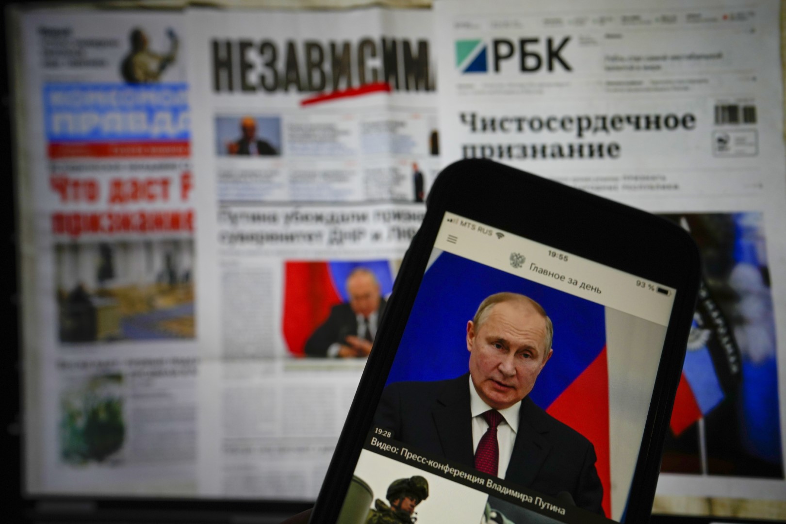 Putinit i pengon edhe raportimi i drejtë, kërcënon me mbyllje dy media ruse të pavarura – ua ndalë transmetimin