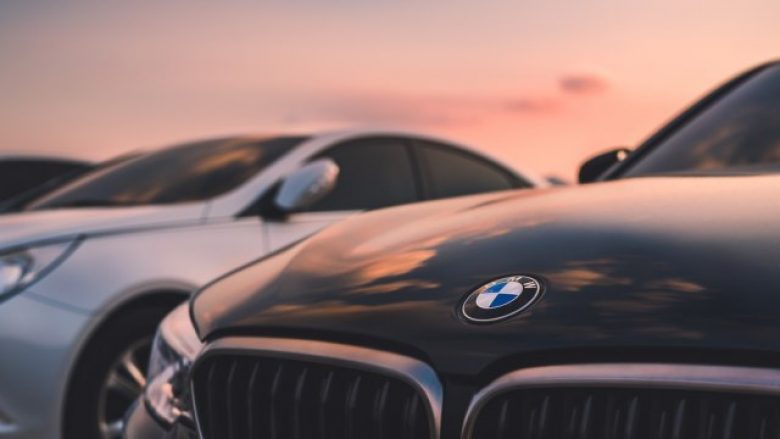 BMW i bën thirrje pronarëve të një milion veturave t’i dërgojnë për servisim – shkak problemi me ventilimin e motorit