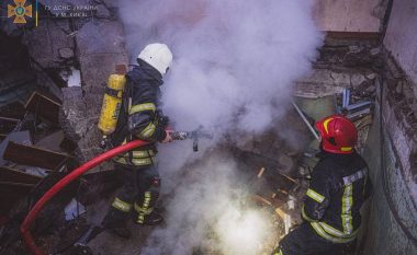 Ndërtesat kolektive cak i sulmeve ajrore në Kiev