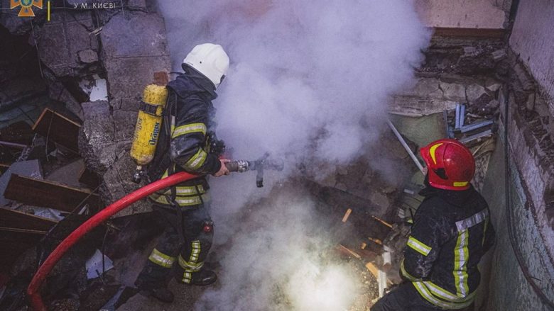 Ndërtesat kolektive cak i sulmeve ajrore në Kiev