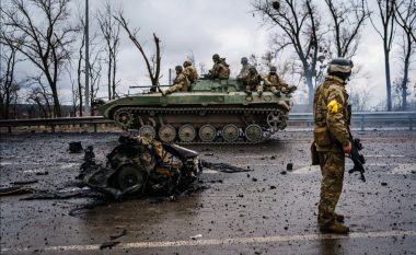 Ukraina tregon numrin e ushtarëve rusë të vrarë, si dhe atë të makerinerisë luftarake të shkatërruar