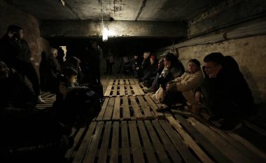 Ushtria ruse vazhdon sulmet në Lviv, banorët fshihen nëpër strehimore 