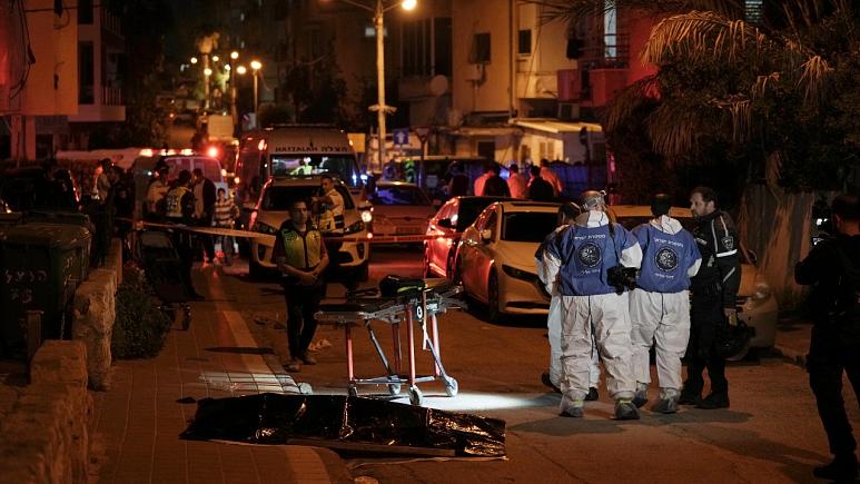 Sulmuesi i armatosur vret katër persona në Tel Aviv, pas intervenimit të policisë izraelite e pëson me jetë autori i sulmit