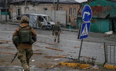 Ushtria ruse bombardon ndërtesën e Kryqit të Kuq në Mariupol
