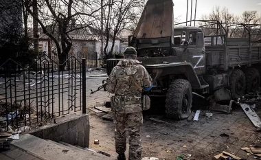 Ministria britanike e Mbrojtjes thotë se granatimet do të vazhdojnë në Chernihiv, pavarësisht premtimeve të Kremlinit