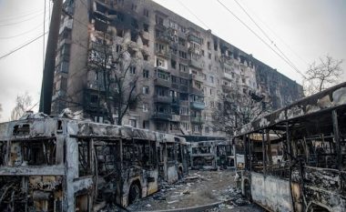 Pamje që tregojnë shkallën e dëmeve në qytetin e Mariupolit