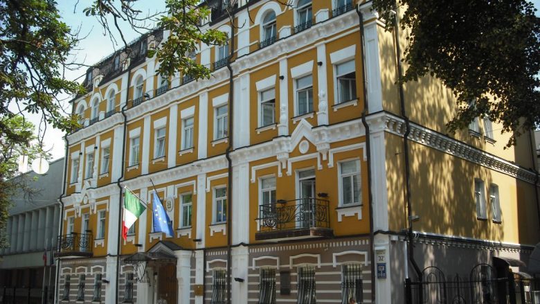 Italia zhvendosë ambasadën nga Kievi për të vazhduar punën nga pjesë perëndimore e Ukrainës – Lviv