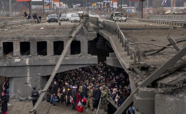 Shtyhet evakuimi i civilëve nga Mariupoli, autoritetet ukrainase akuzojnë Rusinë për shkelje të armëpushimit