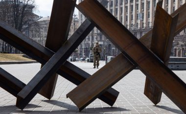 Zyrtarët e Kievit thonë se ka luftime të ashpra në shumë drejtime rreth kryeqytetit ukrainas