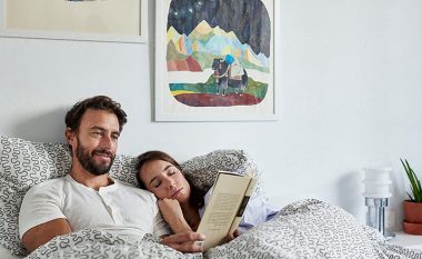 Mos e bëni këtë: Leximi i librave nuk rekomandohet në shtrat