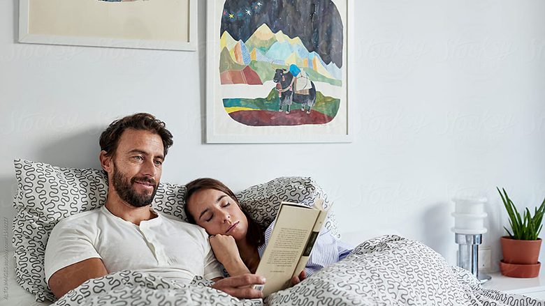 Mos e bëni këtë: Leximi i librave nuk rekomandohet në shtrat