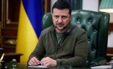 Zelensky i kërkon NATO-s më shumë armë: Nuk po mund t’i rrëzojmë aeroplanët me pushkë automatike