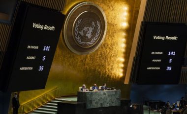 Asambleja e Përgjithshme e OKB-së voton pro dënimit të agresionit rus në Ukrainë