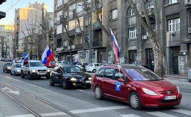 Tubim në mbështetje të agresionit rus, serbët vizatojnë shkronja "Z" në veturat e tyre