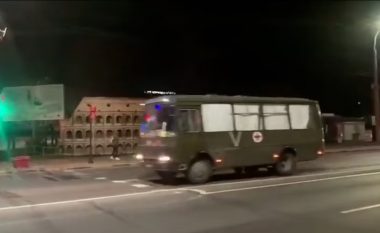 Konvoji i autobusëve me kufomat e ushtarëve të vrarë rusë në Ukrainë, udhëtojnë natën për në Bjellorusi për të mos tërhequr shumë vëmendje