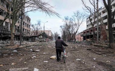 Nuk ka ushqim për fëmijët në Mariupol, njerëzit kanë filluar të vdesin nga uria, dehidratimi dhe mungesa e ilaçeve – thotë nënkryetari i bashkisë