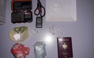 Arrestohet në Ferizaj 25 vjeçarja nga Shqipëria, policia i gjeti kokainë në veturë