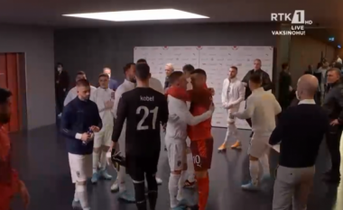 Biseda dhe përqafime në tunel: Xhaka e Shaqiri takojnë lojtarët e Kosovës