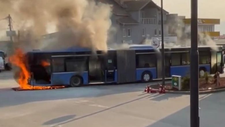 Bëhet shkrumb autobusi urban në Prishtinë