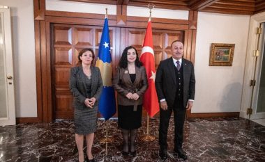 Presidentja Osmani dhe ministri turk flasin për bashkëpunim në fushën e mbrojtjes 