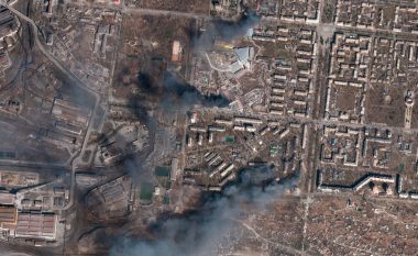 Zelensky: Mariupoli po “bëhet hi”, por qyteti do të “mbijetojë”