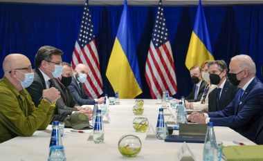 Biden premton më shumë ndihmë ushtarake për Ukrainën