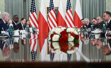 Biden, presidentit polak: Në kohën kur bota po ndryshon, NATO duhet të jetë e bashkuar