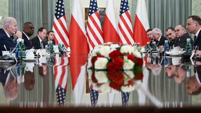 Biden, presidentit polak: Në kohën kur bota po ndryshon, NATO duhet të jetë e bashkuar