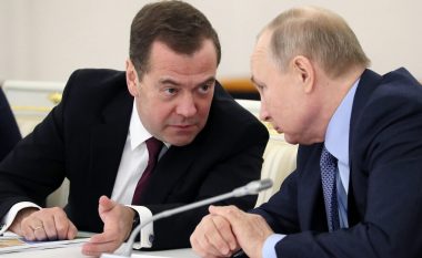 Ish-presidenti Medvedev tregon katër situatat kur Rusia do të përdorte armë bërthamore